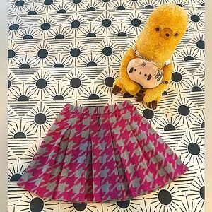 Sweet Girl’s Berry Pink and Gray Enlarged Houndstooth Pleated Mini Skirt (Sz.6)